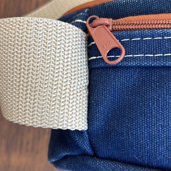 TANNERS CREEK CANVAS HIP BAG FANNY PACK CANVAS AND LEATHER EXCELLENT - Picture 9 of 11